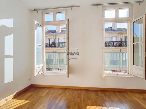 Marseille (13001) - Vieux Port / République  - Type 3 - 86 m2  + Balcon filant - VENDU LOUE