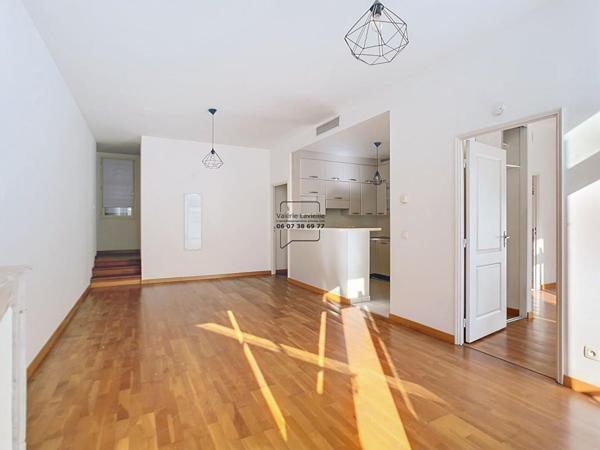 Marseille (13001) - Vieux Port / République  - Type 3 - 86 m2  + Balcon filant - VENDU LOUE