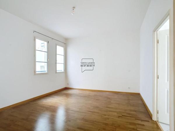 Marseille (13001) - Vieux Port / République  - Type 3 - 86 m2  + Balcon filant - VENDU LOUE