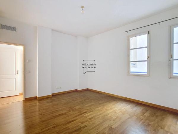 Marseille (13001) - Vieux Port / République  - Type 3 - 86 m2  + Balcon filant - VENDU LOUE