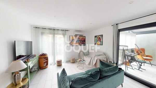 LE SOLER, maison 3 faces, 4 chambres, garage et jardin.