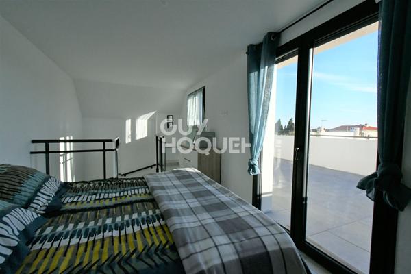 LE SOLER, maison 3 faces, 4 chambres, garage et jardin.