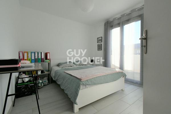 LE SOLER, maison 3 faces, 4 chambres, garage et jardin.
