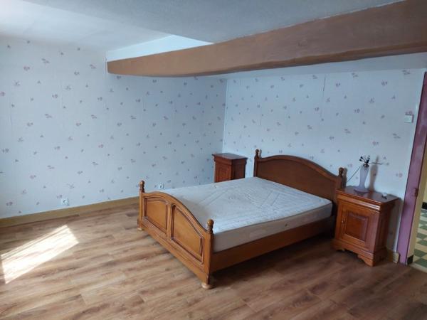 Maison de 70 m2 sur 820m2 avec plusieurs dépendances 