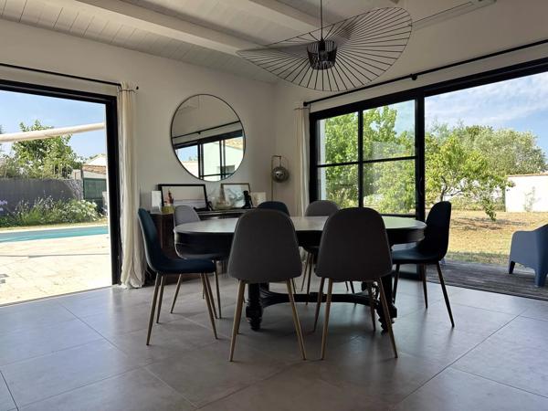 Rétaise nichée au fond d'une impasse