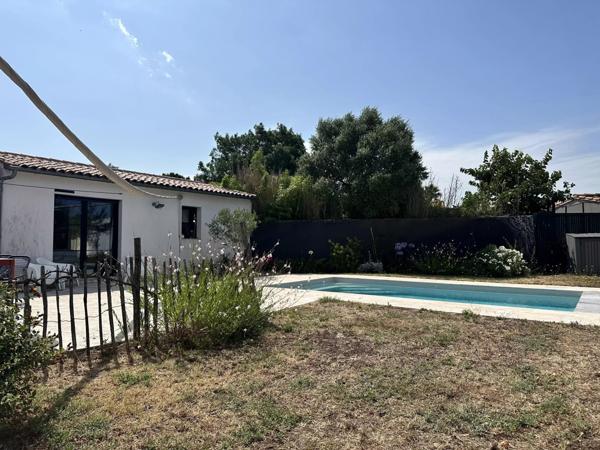 Rétaise nichée au fond d'une impasse