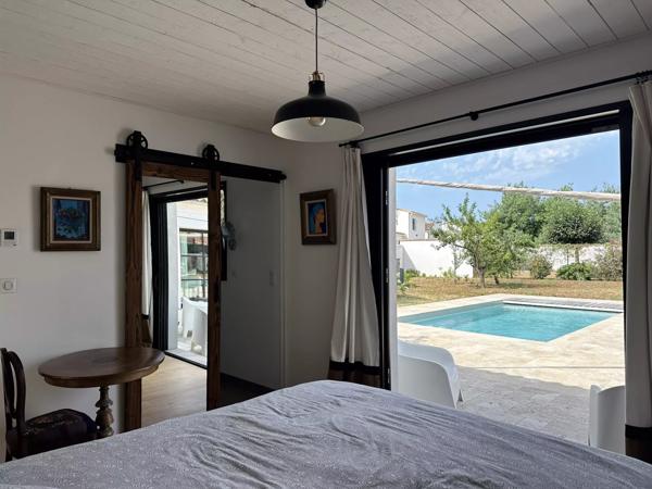 Rétaise nichée au fond d'une impasse