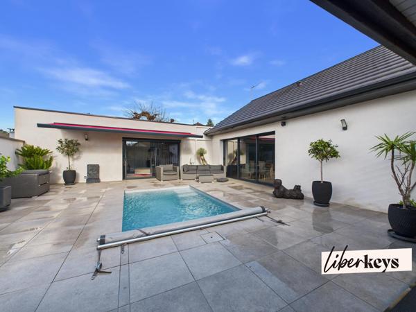 Belle maison individuelle de plein pied avec piscine 