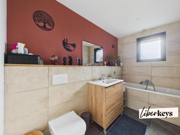 Belle maison individuelle de plein pied avec piscine 