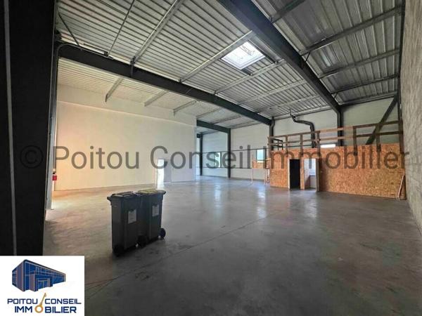 CELLULE COMMERCIAL 407m2 ZONE TERRE DE SPORT NIORT