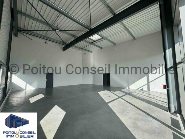 CELLULE COMMERCIAL 407m2 ZONE TERRE DE SPORT NIORT