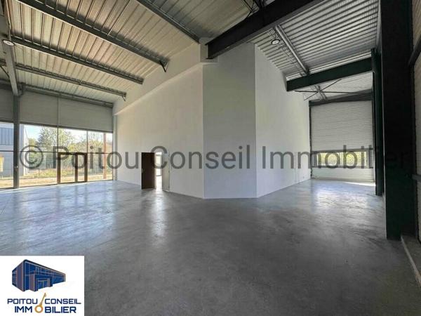 CELLULE COMMERCIAL 407m2 ZONE TERRE DE SPORT NIORT