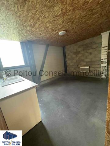 CELLULE COMMERCIAL 407m2 ZONE TERRE DE SPORT NIORT
