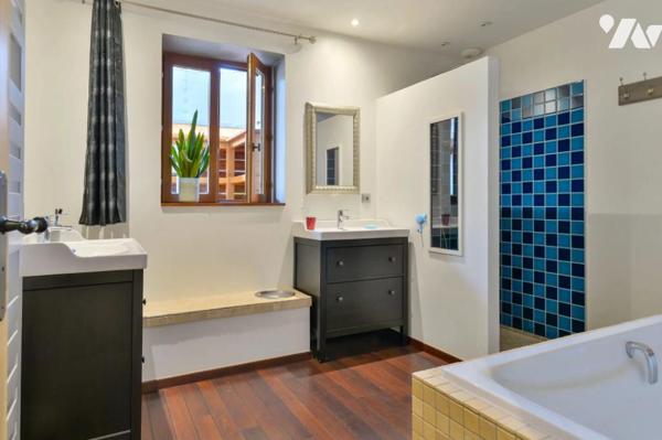 Maison d'exception proche MEXIMIEUX, de 380 m² habitables.