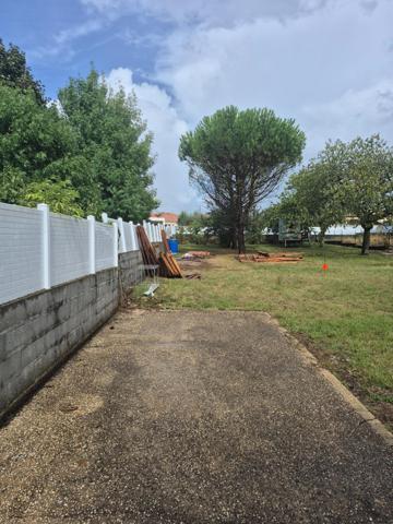 Terrain constructible 800 m² – Benet (85)