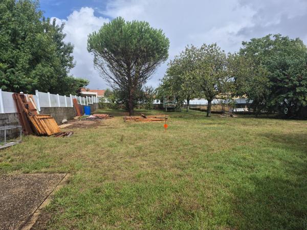 Terrain constructible 800 m² – Benet (85)