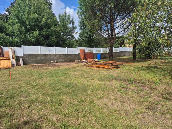 Terrain constructible 800 m² – Benet (85)