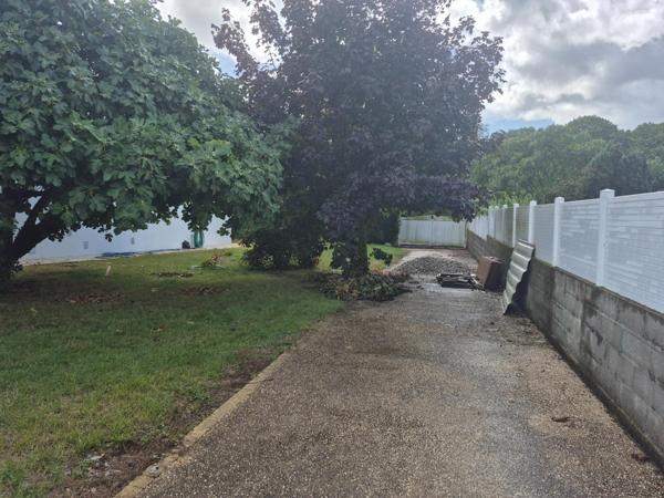 Terrain constructible 800 m² – Benet (85)