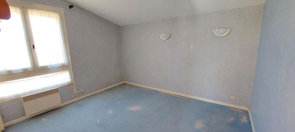 MAISON LA TOUR DU CRIEU AVEC JARDIN IDEALEMENT SITUEE