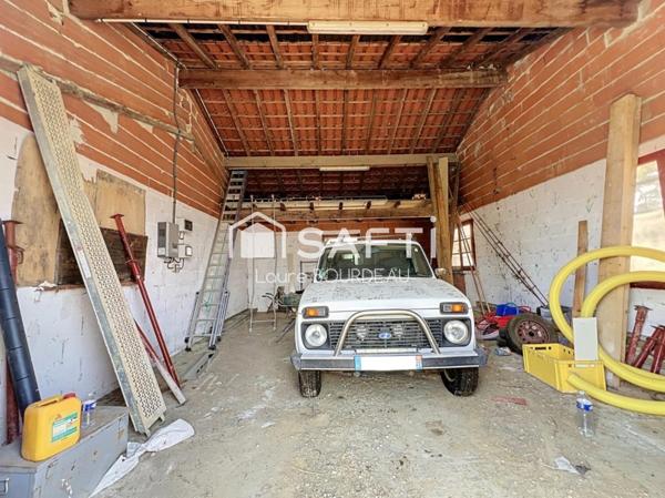 Beau potentiel de transformation - Bâtiment / Garage de 125 m² sur parcelle de 493m2  - BOULOC