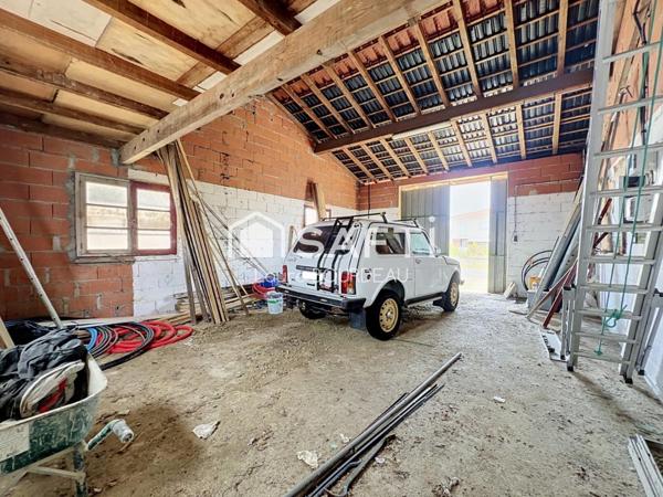 Beau potentiel de transformation - Bâtiment / Garage de 125 m² sur parcelle de 493m2  - BOULOC