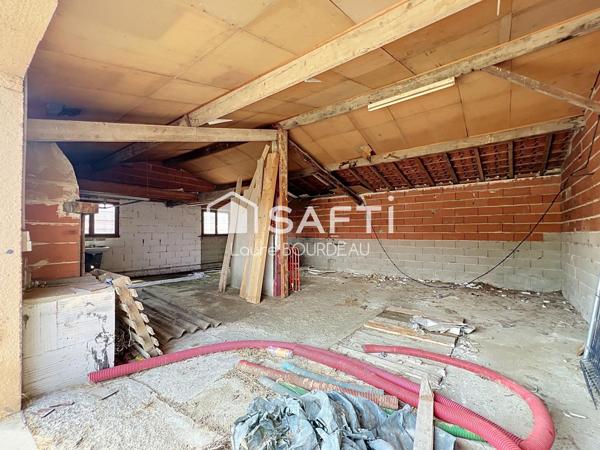 Beau potentiel de transformation - Bâtiment / Garage de 125 m² sur parcelle de 493m2  - BOULOC
