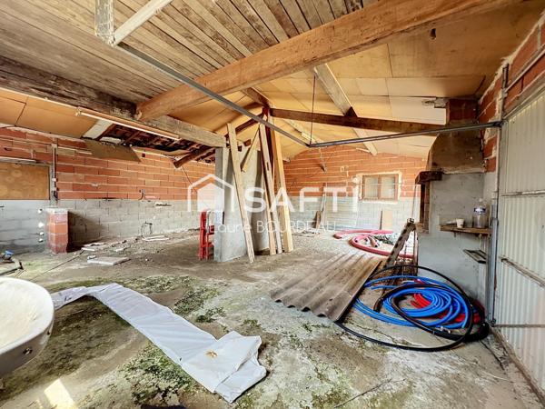 Beau potentiel de transformation - Bâtiment / Garage de 125 m² sur parcelle de 493m2  - BOULOC
