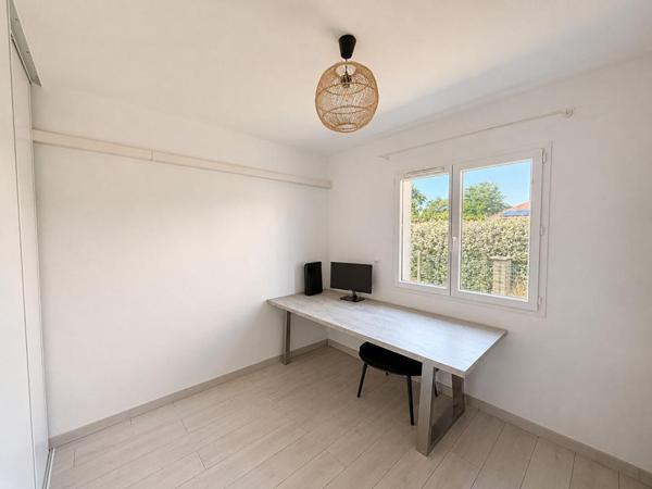 Maison Salles 5 pièces 100 m² -3 chambres et un bureau + garage