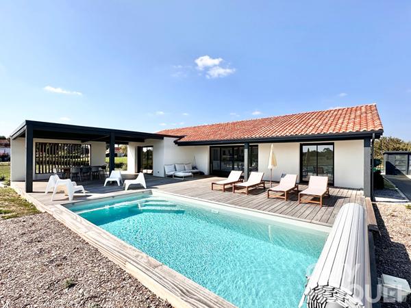 Maison contemporaine de plain pied avec piscine proche d'ORTHEZ