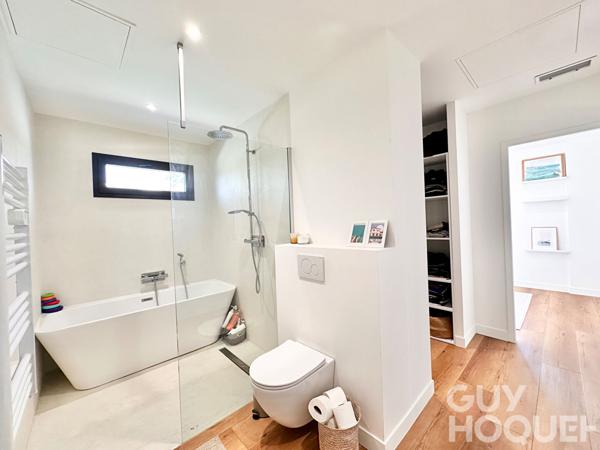 Maison contemporaine de plain pied avec piscine proche d'ORTHEZ