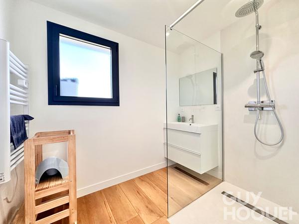 Maison contemporaine de plain pied avec piscine proche d'ORTHEZ