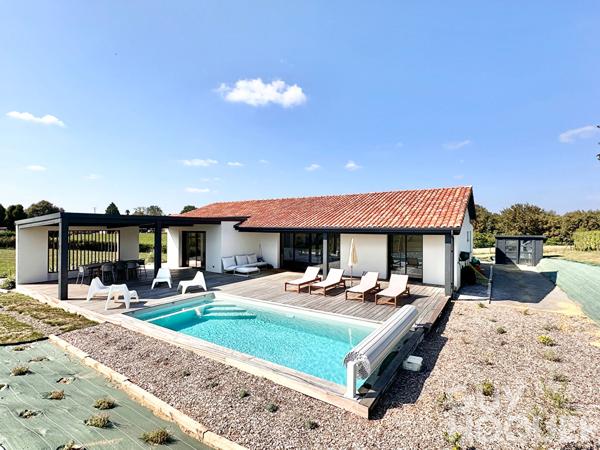 Maison contemporaine de plain pied avec piscine proche d'ORTHEZ