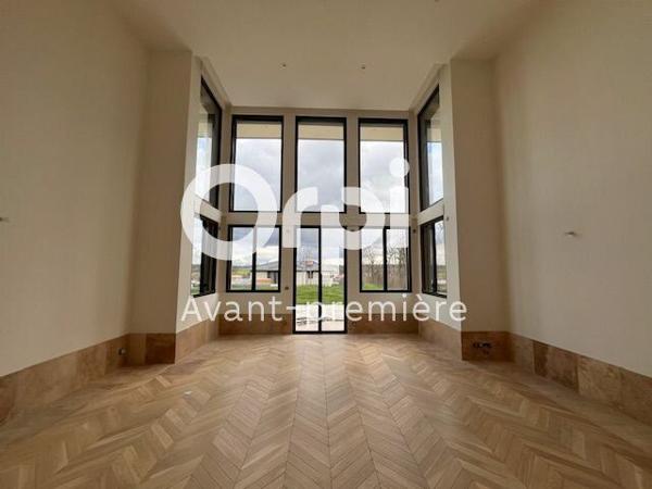 Maison à vendre    8 pièces • 353,93 m2 Magny-le-Hongre