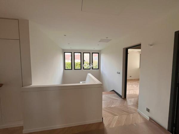 Maison à vendre    8 pièces • 353,93 m2 Magny-le-Hongre