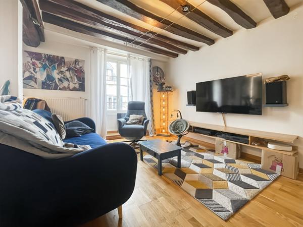 GRAND APPARTEMENT DE CARACTÈRE DANS LE CENTRE-VILLE