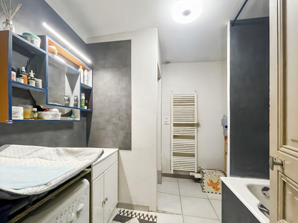 GRAND APPARTEMENT DE CARACTÈRE DANS LE CENTRE-VILLE