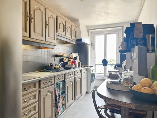 GRAND APPARTEMENT DE CARACTÈRE DANS LE CENTRE-VILLE