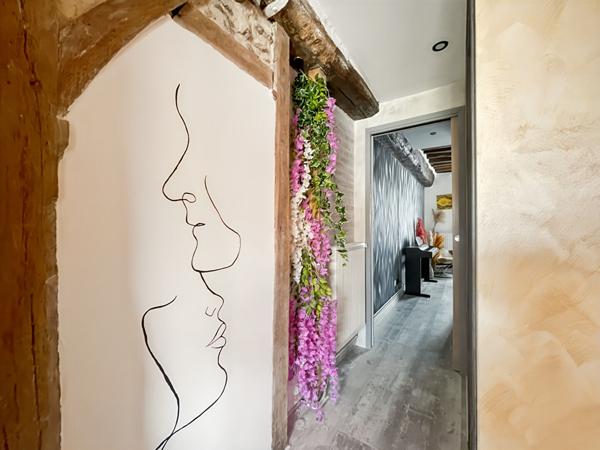 GRAND APPARTEMENT DE CARACTÈRE DANS LE CENTRE-VILLE