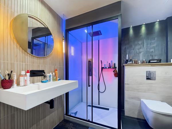 GRAND APPARTEMENT DE CARACTÈRE DANS LE CENTRE-VILLE