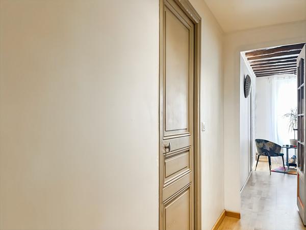 GRAND APPARTEMENT DE CARACTÈRE DANS LE CENTRE-VILLE