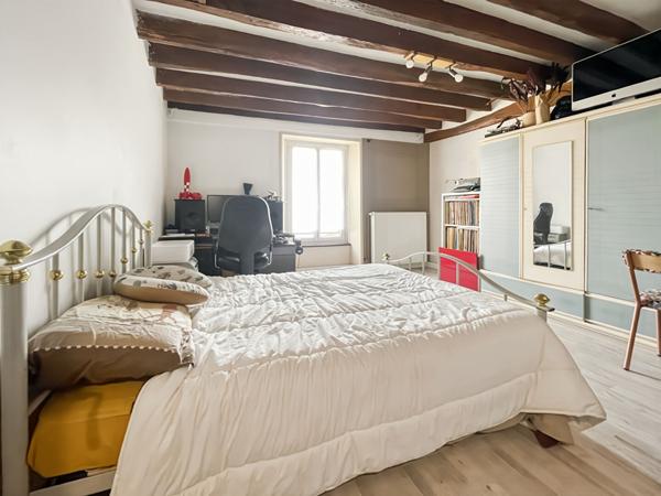 GRAND APPARTEMENT DE CARACTÈRE DANS LE CENTRE-VILLE