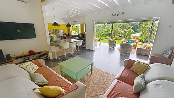 Maison familiale 4 chambres avec piscine – Le Gosier