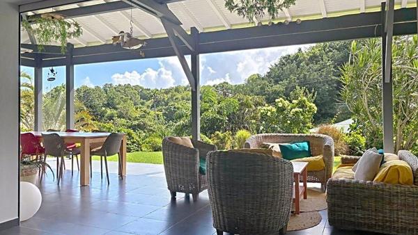 Maison familiale 4 chambres avec piscine – Le Gosier