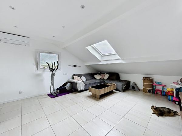 Appartement 3 pièces de 72 m² ( Carrez ) avec jardin privatif Drumettaz Clarafond
