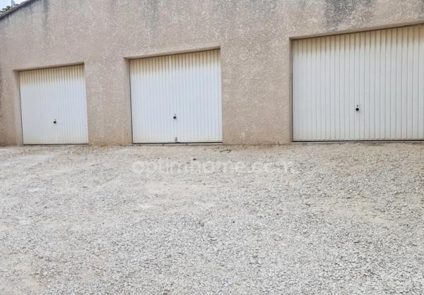 REZ DE JARDIN T2 AVEC 2 PLACES DE PARKING!