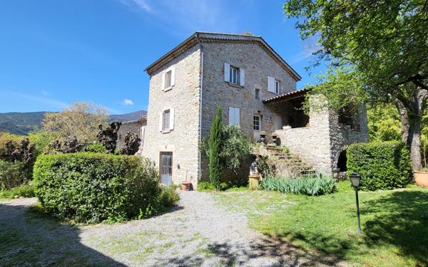 Maison à vendre    5 pièces •  Les Vans