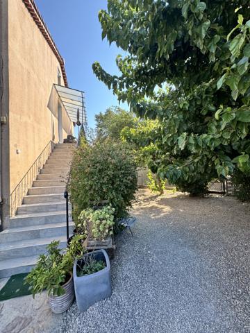Appartement 4 pièces rénové avec balcon, parking et cave Les Arcs sur Argens