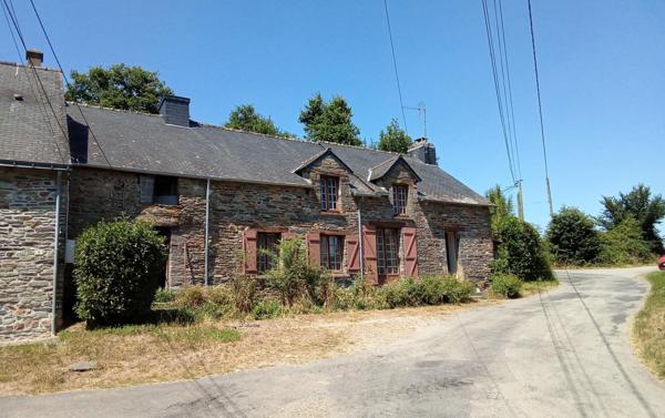 A rénover pour une surface totale d' environ 130 m2