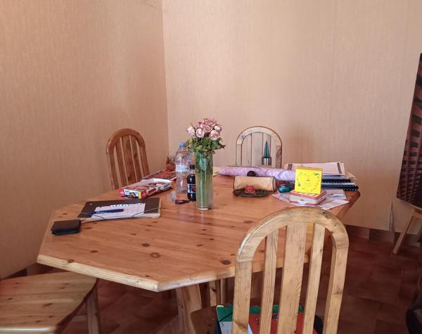 A rénover pour une surface totale d' environ 130 m2