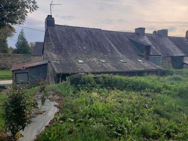 A rénover pour une surface totale d' environ 130 m2